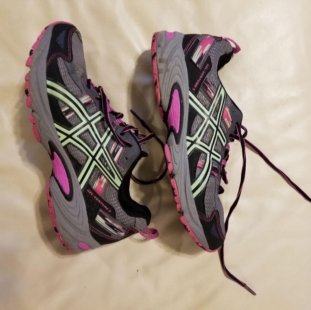Asics Shoes size 10 - worn a few times